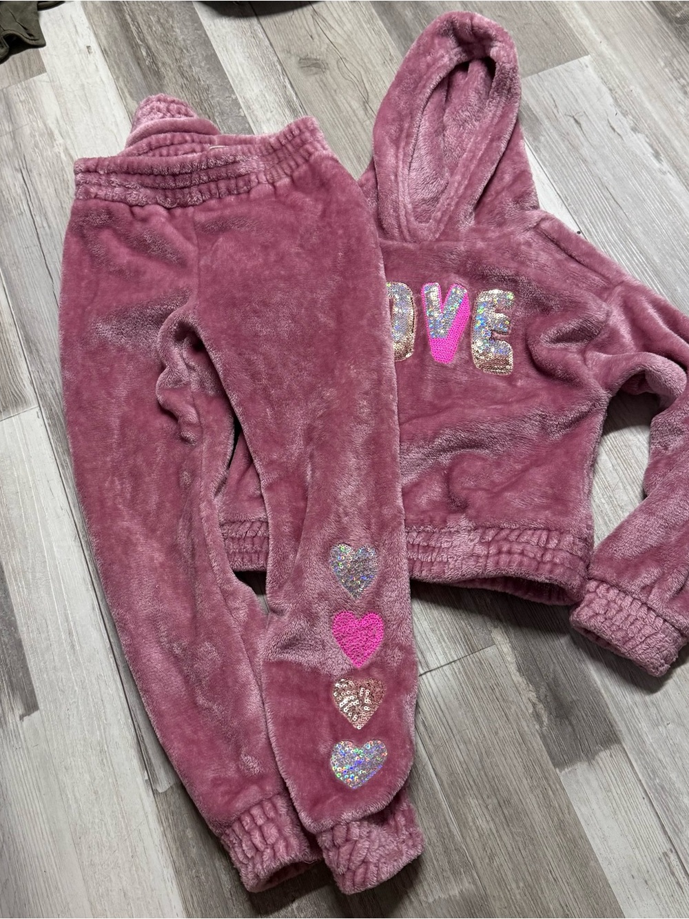 Girls' Plush Pink Hoodie & Jogger Set with Sequin Hearts. USED size L(6X)